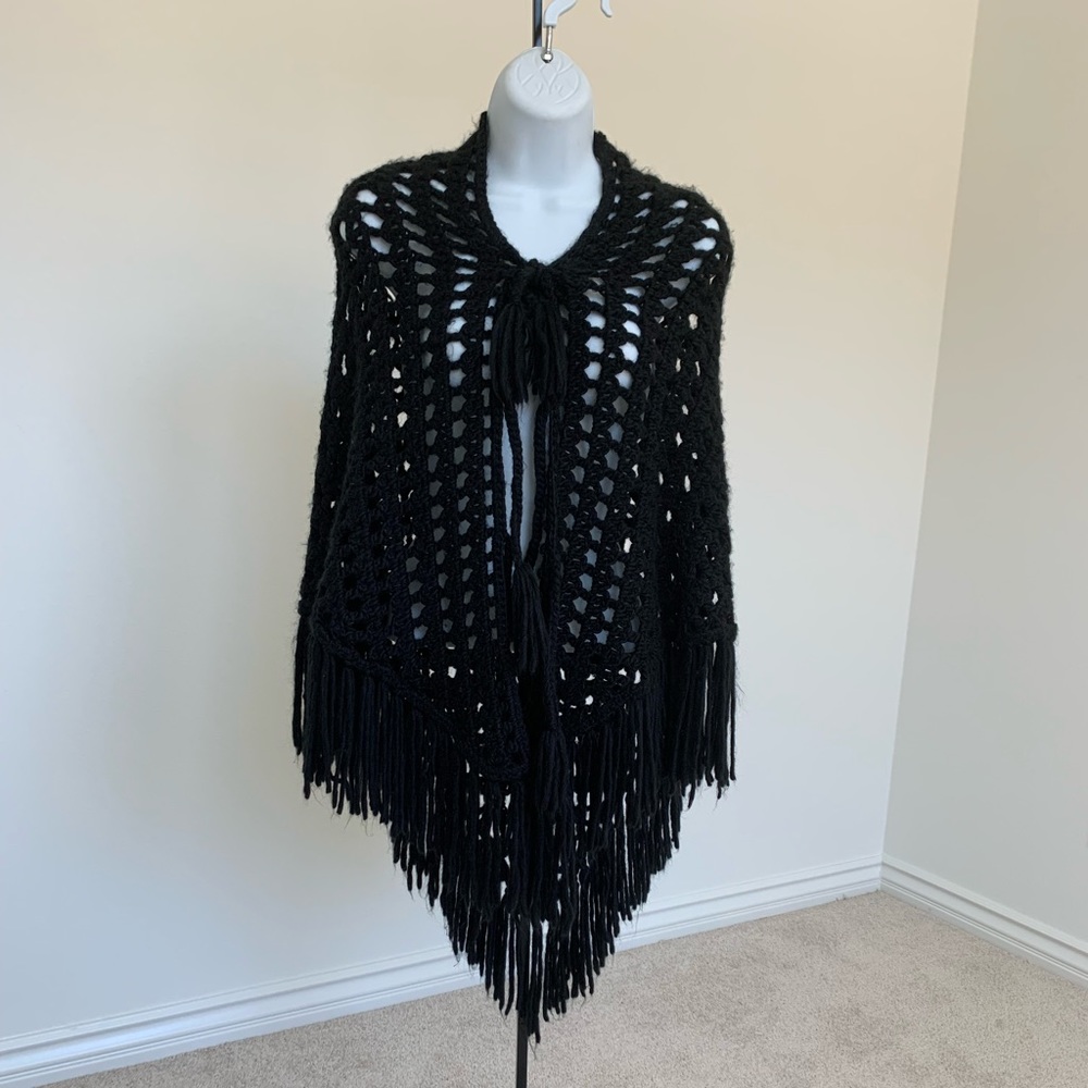 Women’s Black Shawl